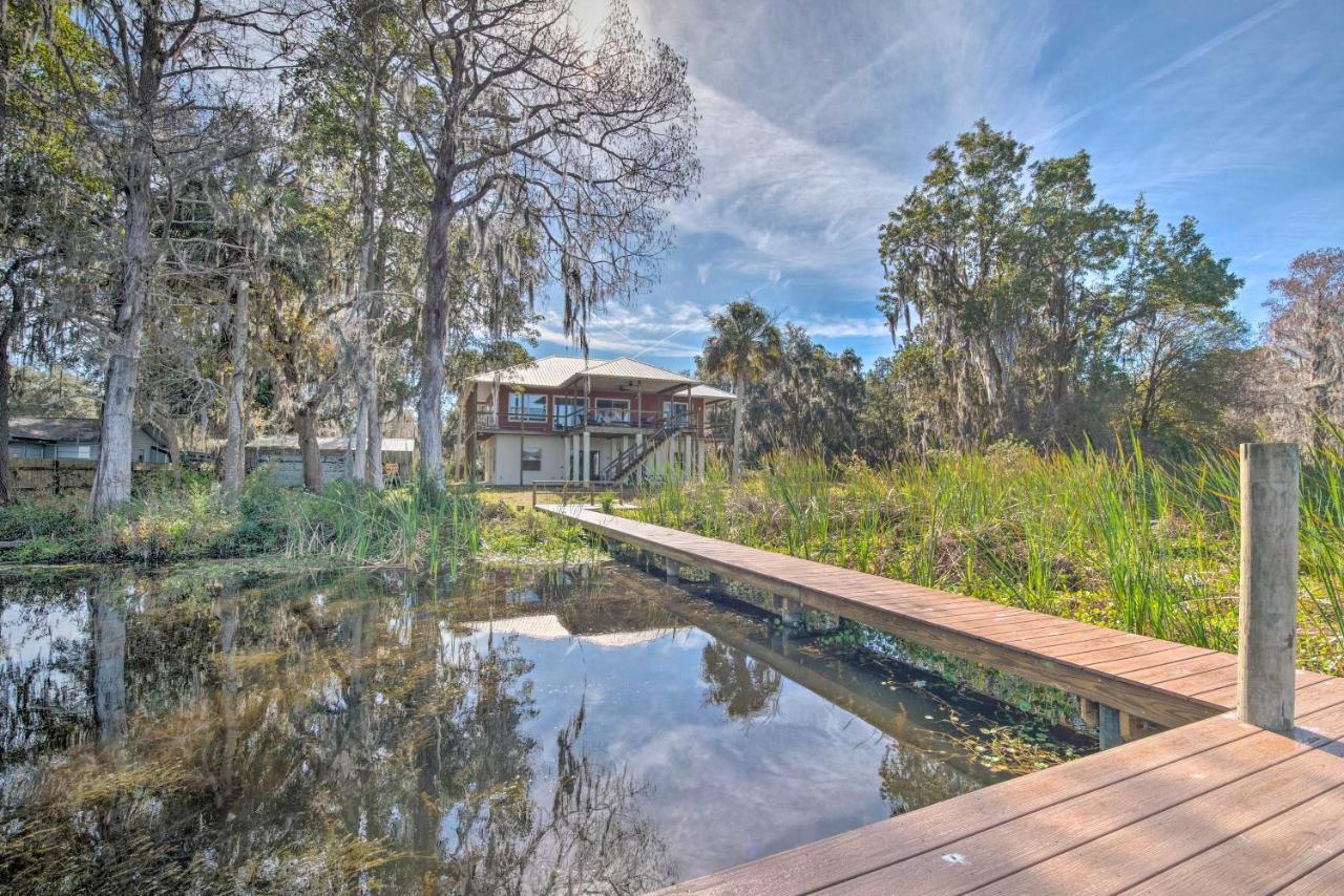 Lakefront Crystal River Home With Private Dock! Exterior photo