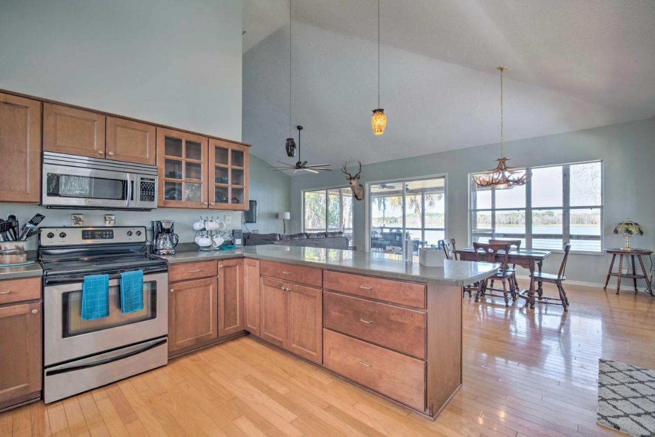 Lakefront Crystal River Home With Private Dock! Exterior photo